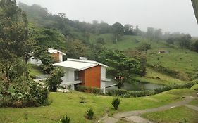 Burbi Lake Lodge Monteverde